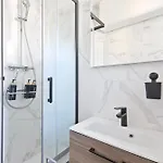 Tres Petit Calme Proche Buttes-chaumont 아파트 *