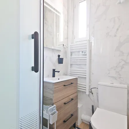 Tres Petit Calme Proche Buttes-chaumont Apartament