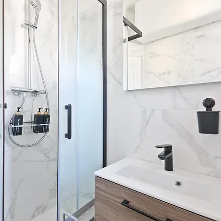 Tres Petit Calme Proche Buttes-chaumont Apartament *