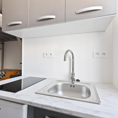 Tres Petit Calme Proche Buttes-chaumont Apartament *